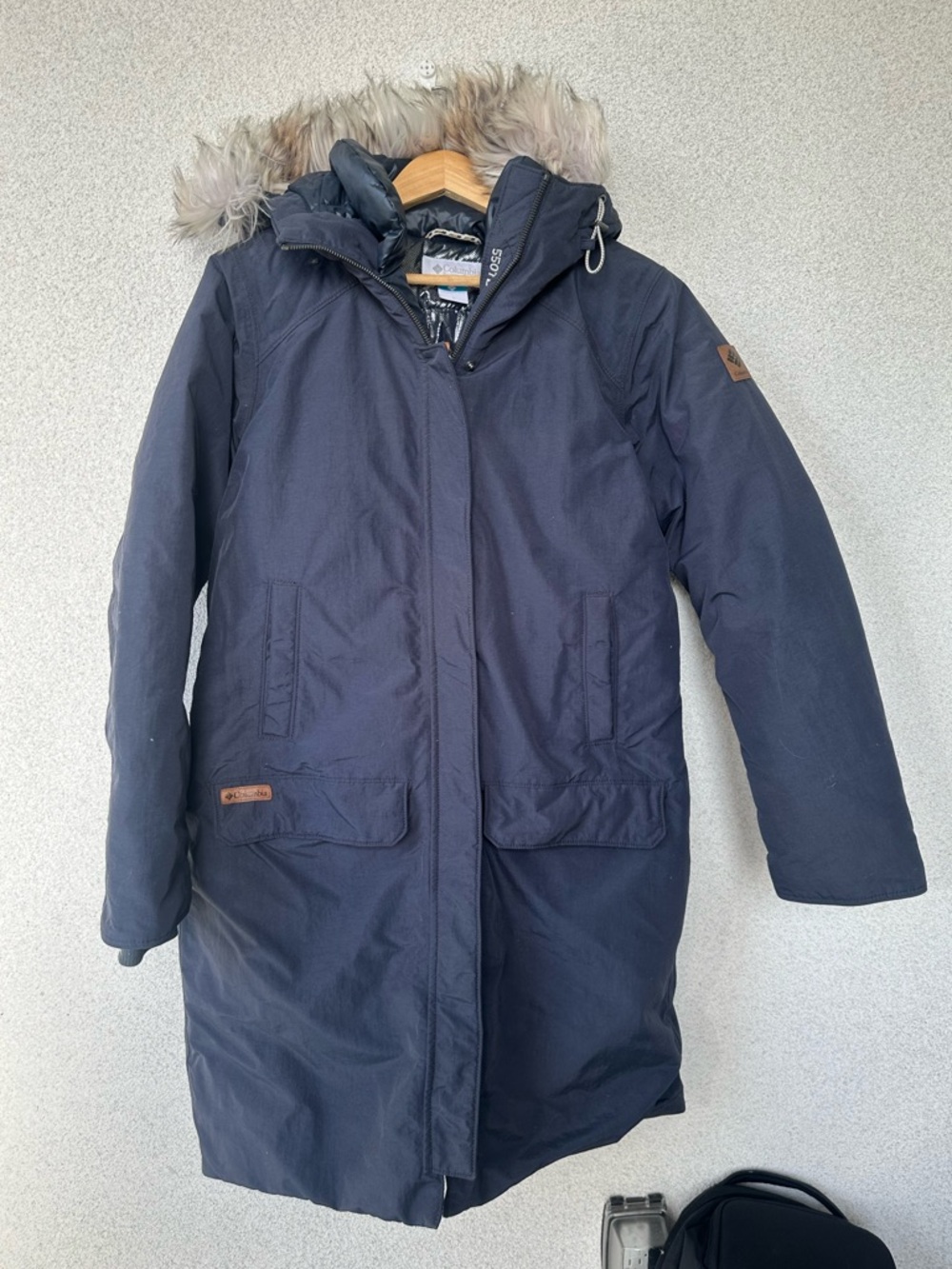 Columbia 550TD TurboDown Long Parka Size Large, Navy Faux Fur Hood EUC